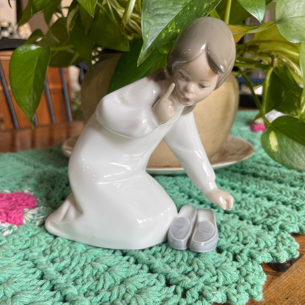 Lladro Figurine, Little Girl With Slippers
